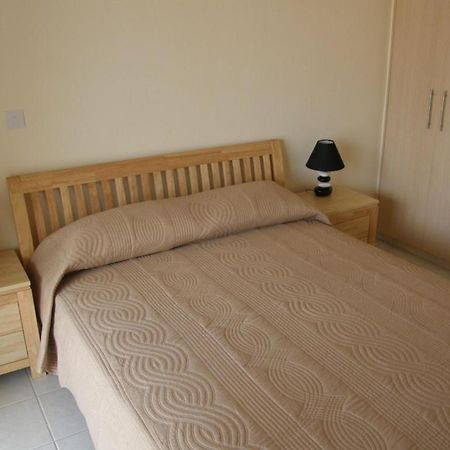 Kronos Holiday Apartments Paralimni Bilik gambar