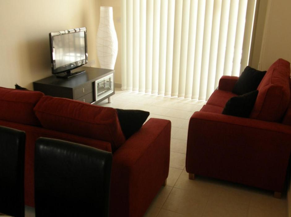 Kronos Holiday Apartments Paralimni Bilik gambar