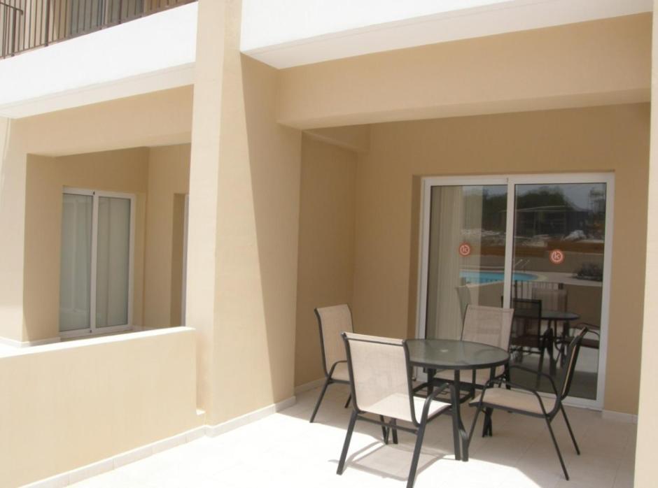 Kronos Holiday Apartments Paralimni Bilik gambar