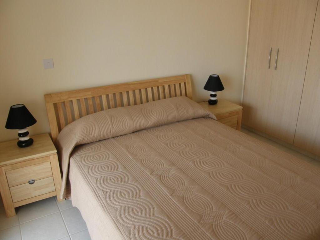 Kronos Holiday Apartments Paralimni Bilik gambar